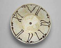 Bowl_with_Kufic_Calligraphy,_10th_century